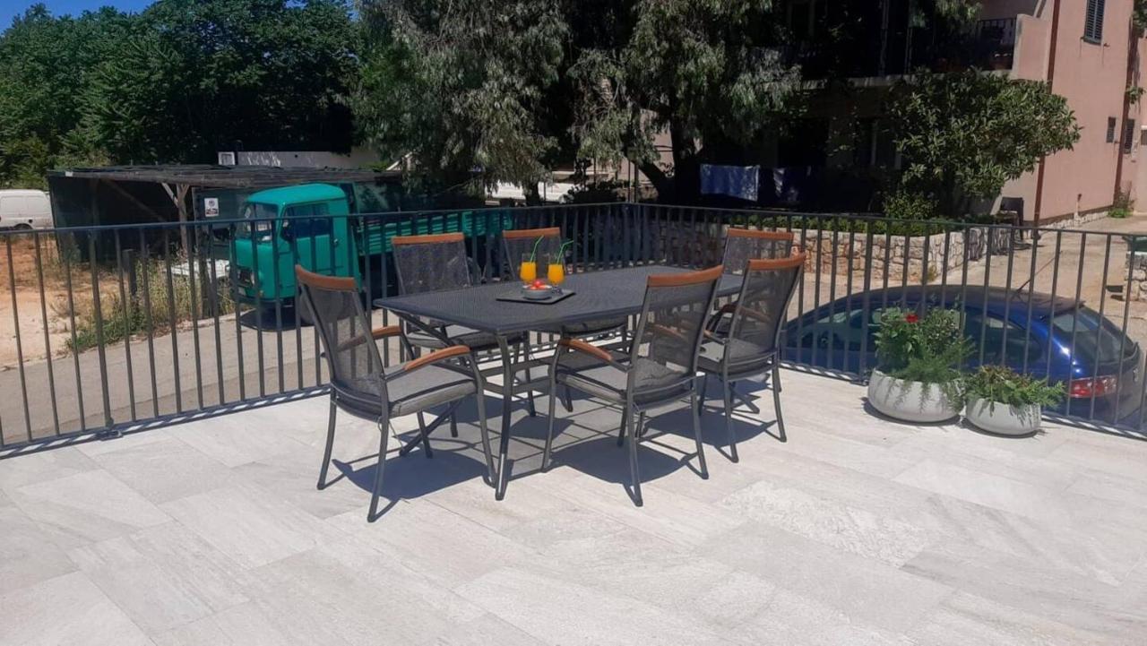 Apartments Nives Stari Grad  Kültér fotó